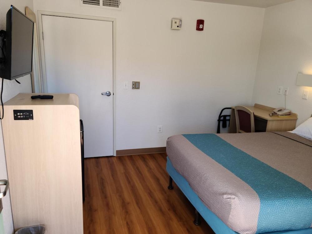 Motel 9 Las Cruces photo 4