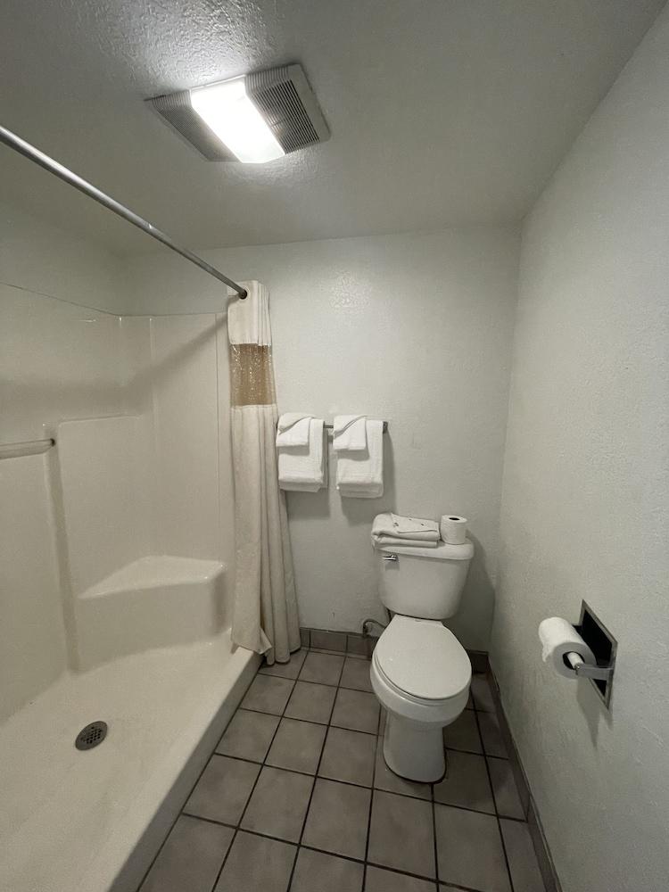 Four Corners Inn photo 35