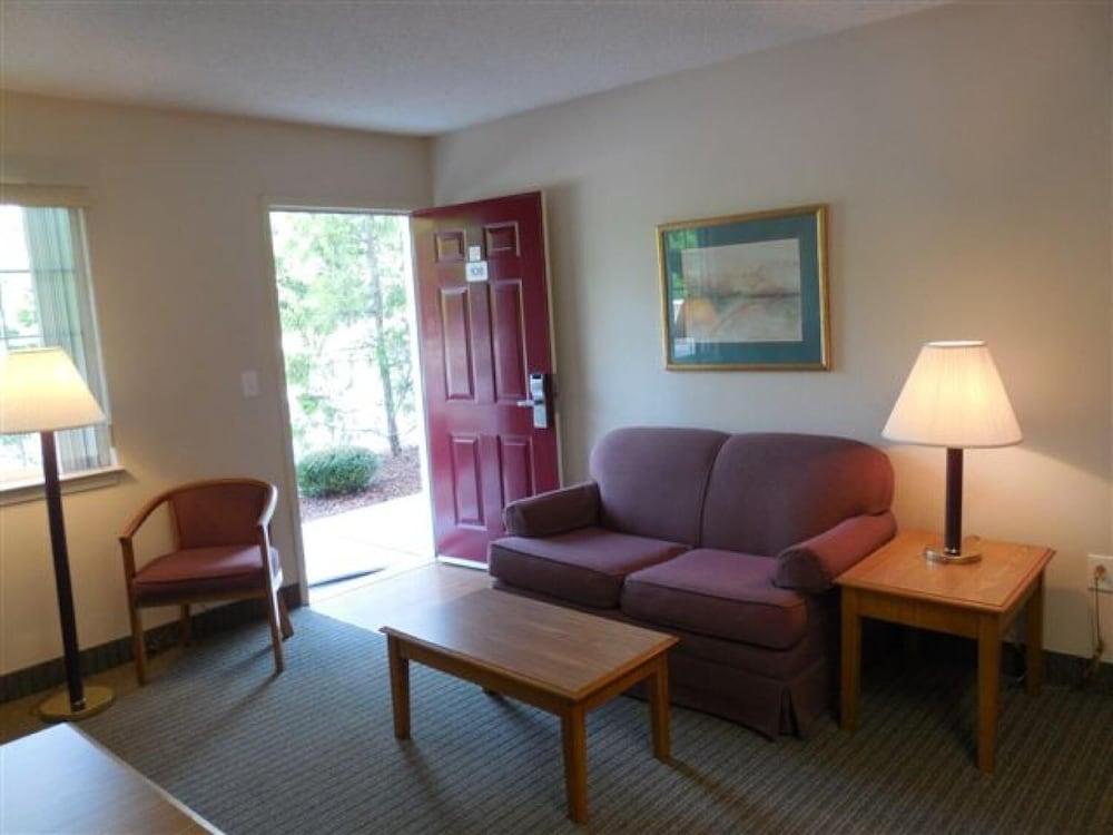 Affordable Suites Sumter SC photo 7