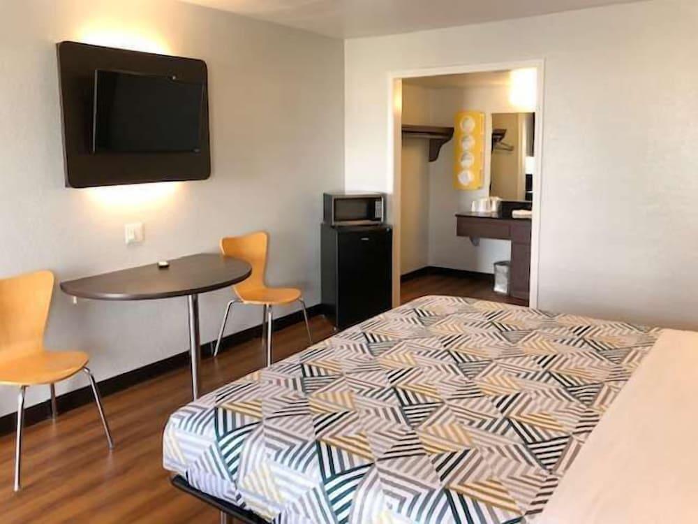 Motel 6 Paris, TX photo 4