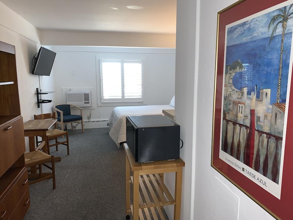 Vineyard Harbor Motel - Private Beach photo 94