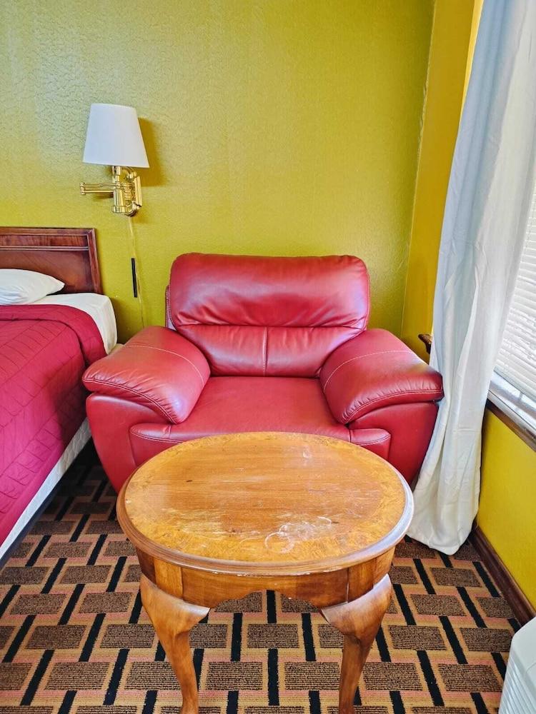 Victorian Inn photo 9