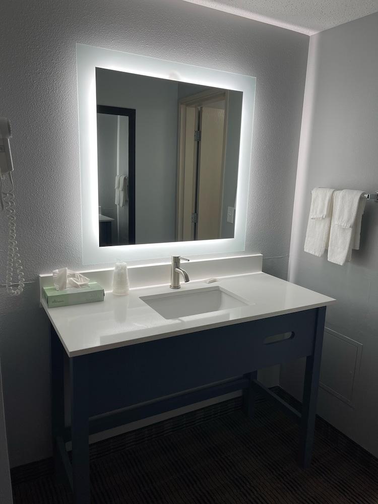AmericInn by Wyndham Ladysmith photo 37