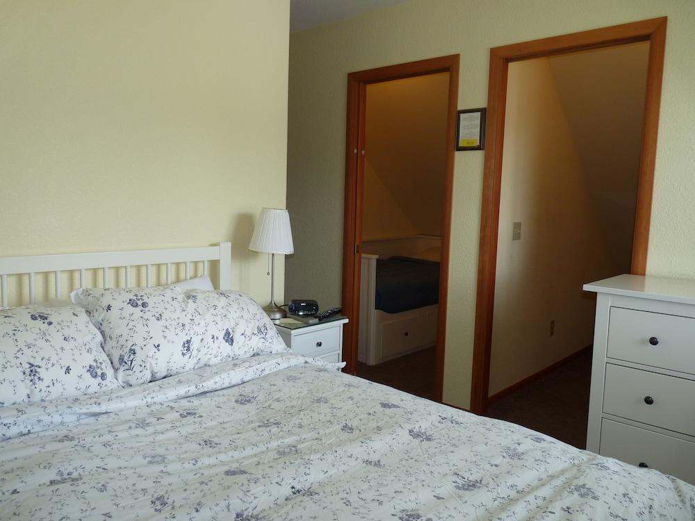 Driftwood Inn and Seaside Lodges photo 60