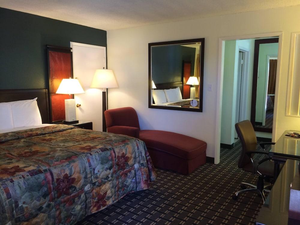The River Inn and Suites photo 4