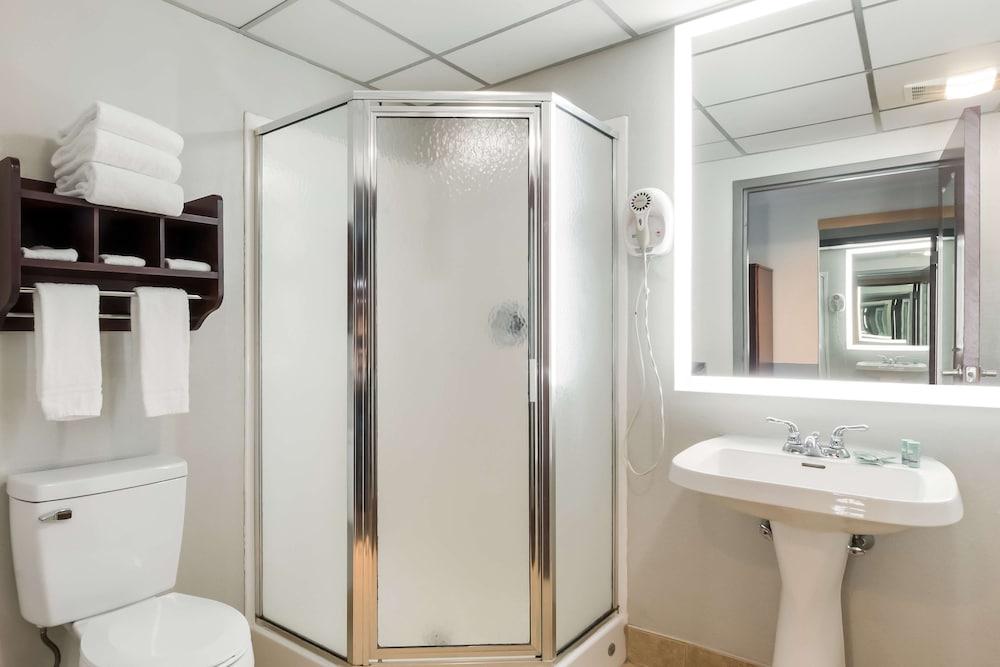 Baymont by Wyndham Westampton photo 16