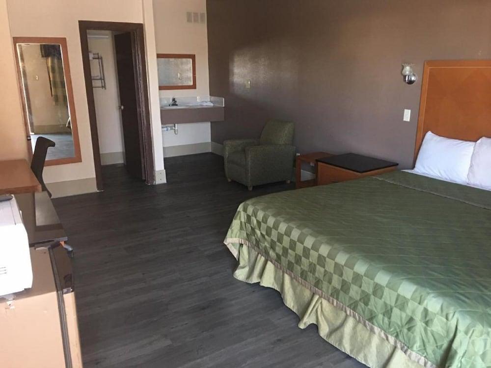Executive Inn and Suites photo 22