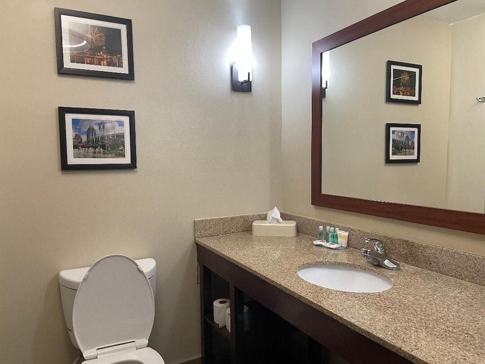 Spark by Hilton Cincinnati Fairfield photo 4