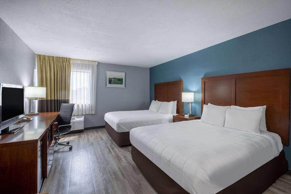 Travelodge by Wyndham Brooklyn Center photo 12