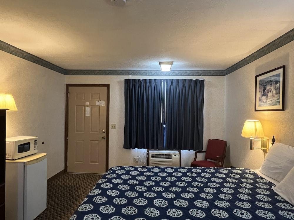 Americas Inn photo 55