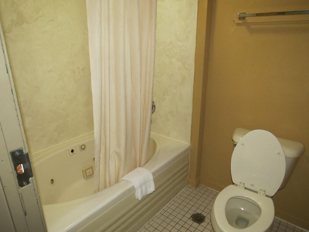 First Western Inn Caseyville photo 10