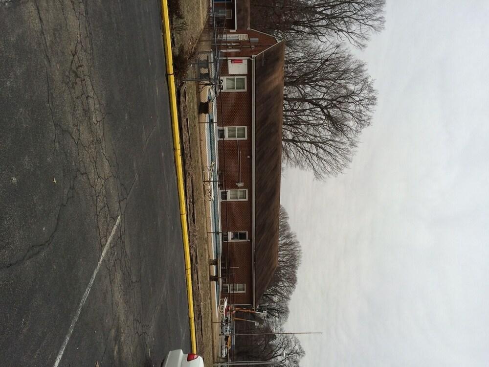 Budget Inn photo 16