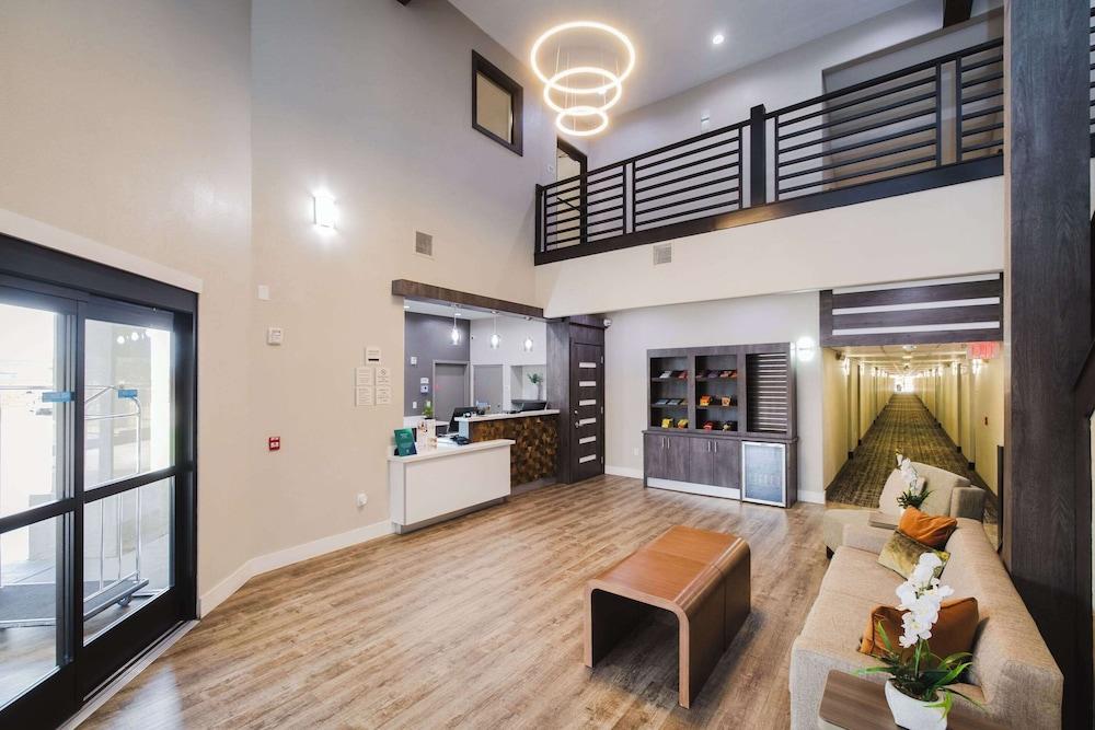 Quality Suites Houston Hobby Airport photo 6