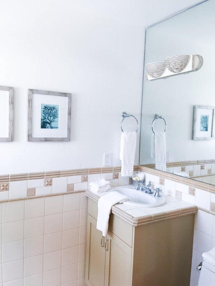 Sunset Cove Villas in Laguna Beach photo 67