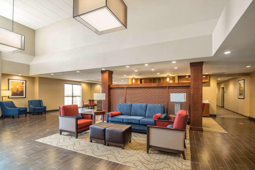 Comfort Suites Dodge City photo 7