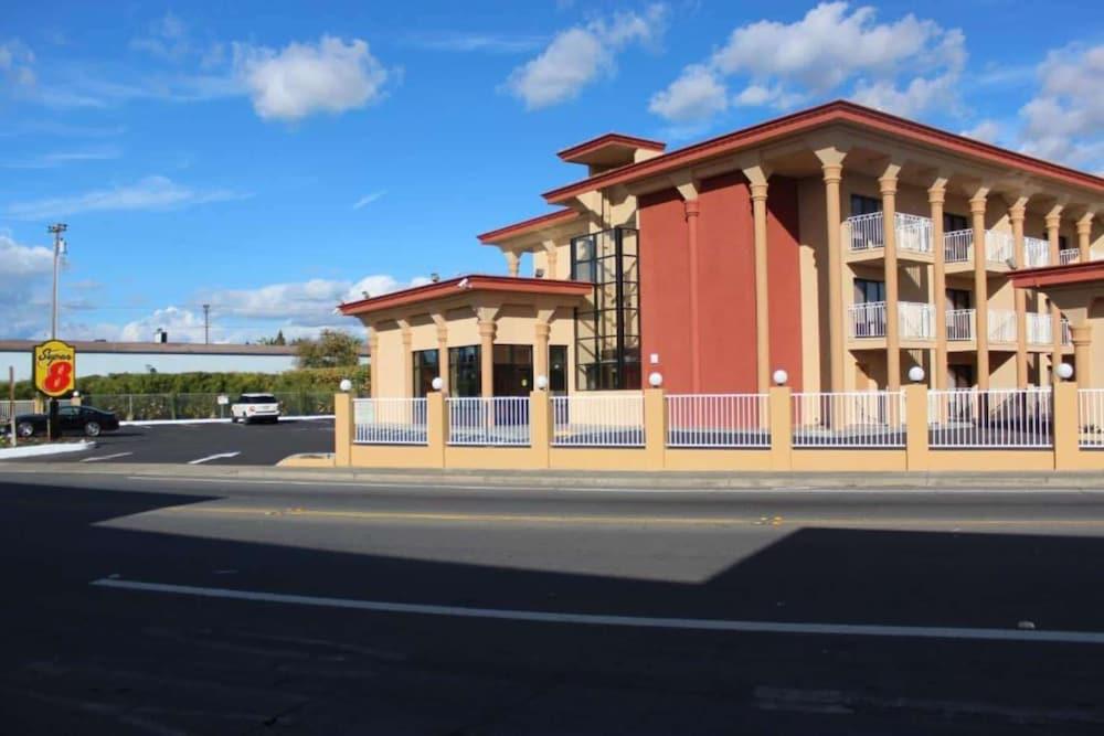 Super 8 by Wyndham Vallejo/Napa Valley photo 3