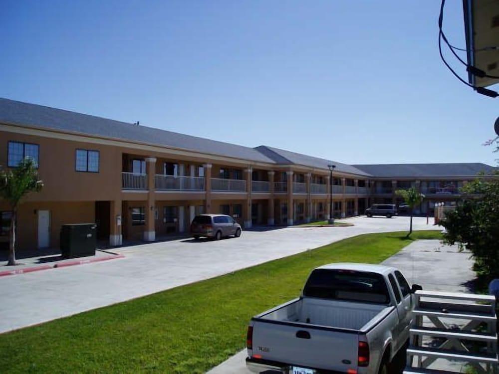 Texas Inn and Suites at La Joya photo 14