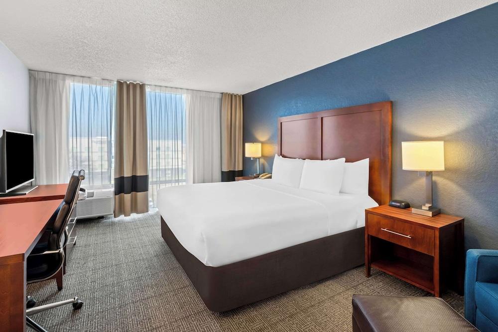 Comfort Inn & Suites Omaha Central photo 5
