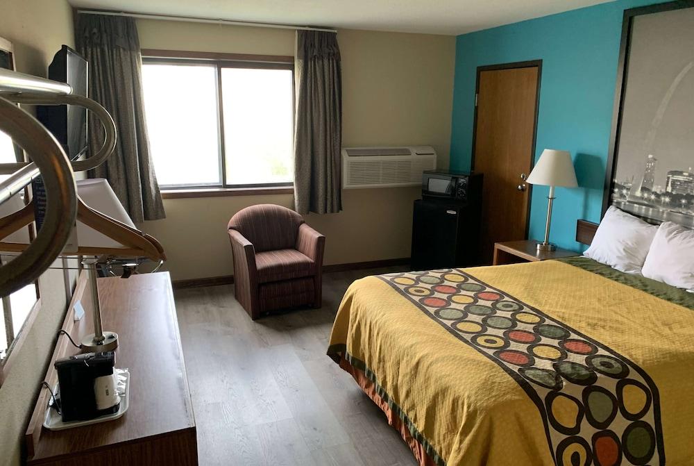 Super 8 by Wyndham Boonville photo 15