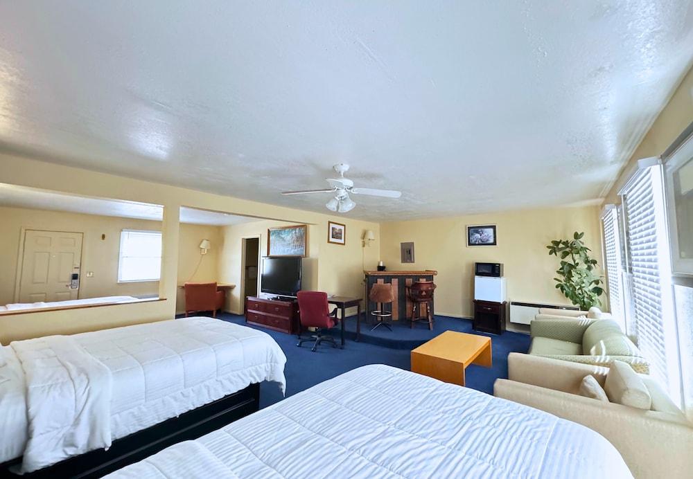 Westwoods Motel photo 5