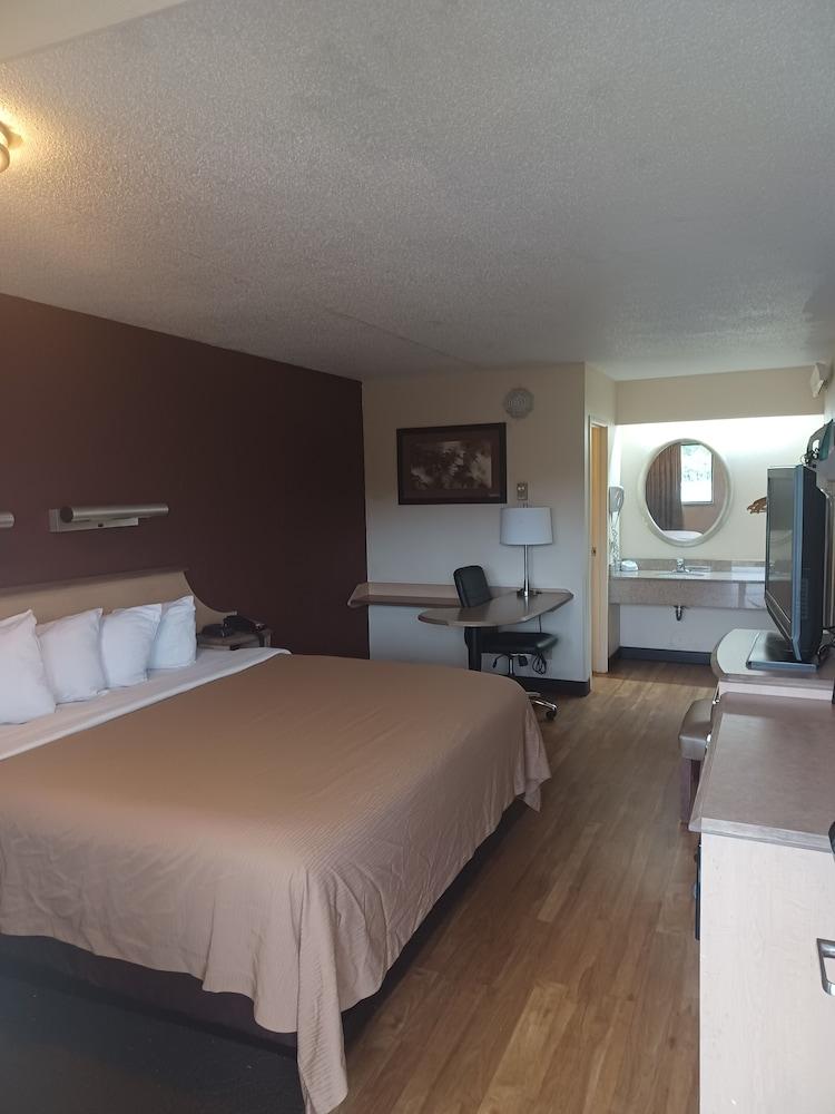 Red Oak Inn Detroit Metro Airport - Belleville photo 10