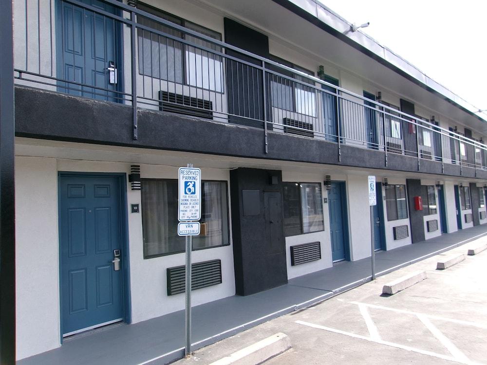 SureStay Hotel by Best Western Phoenix Airport photo 68