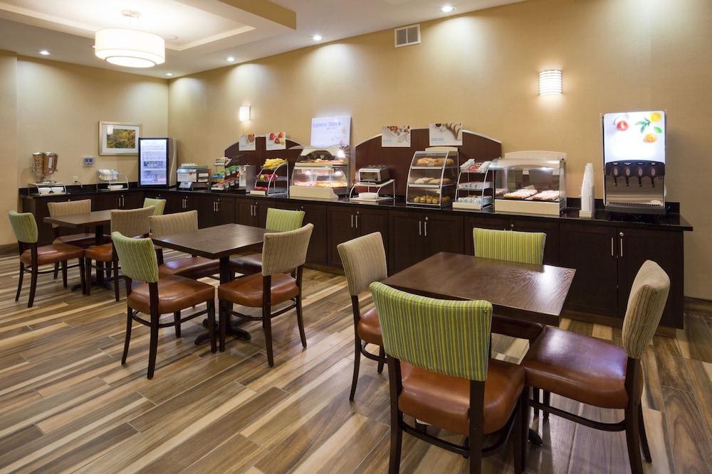 Holiday Inn Express & Suites Davenport by IHG photo 26