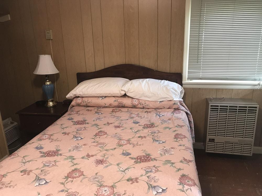 The Evergreen Motel photo 34