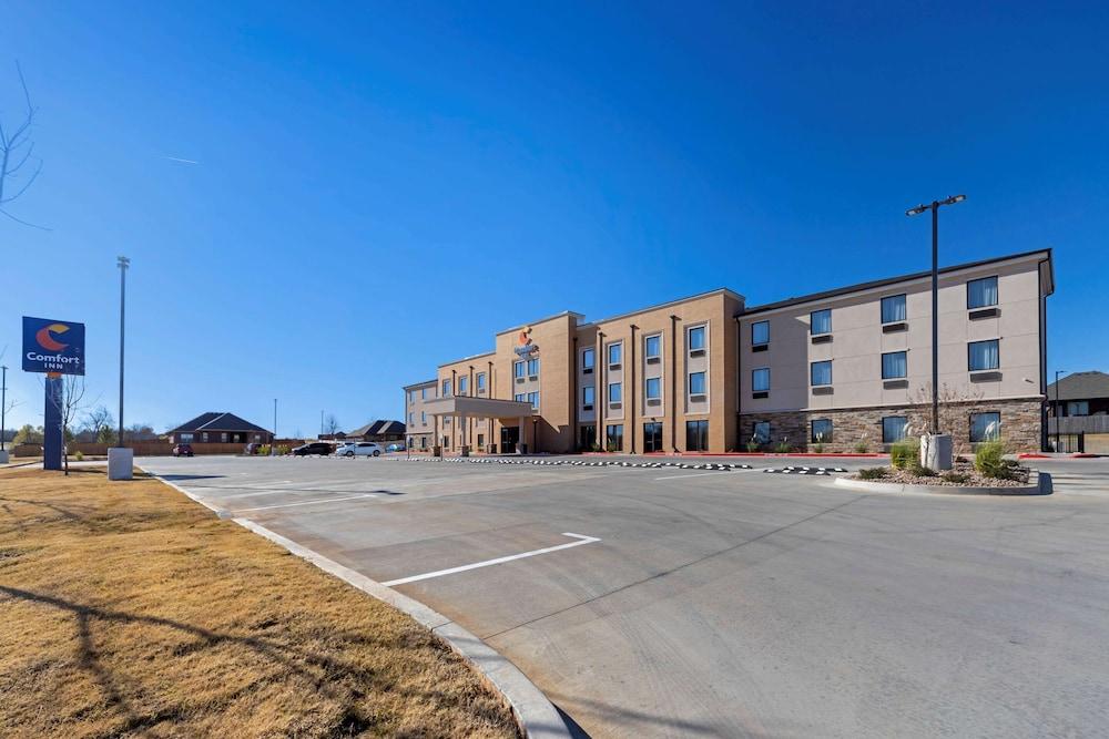 Comfort Inn & Suites Harrah photo 26