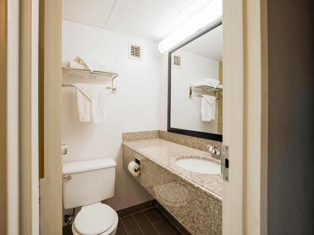 Days Inn by Wyndham Conneaut photo 27