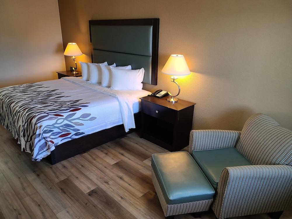 Red Roof Inn Staunton photo 2