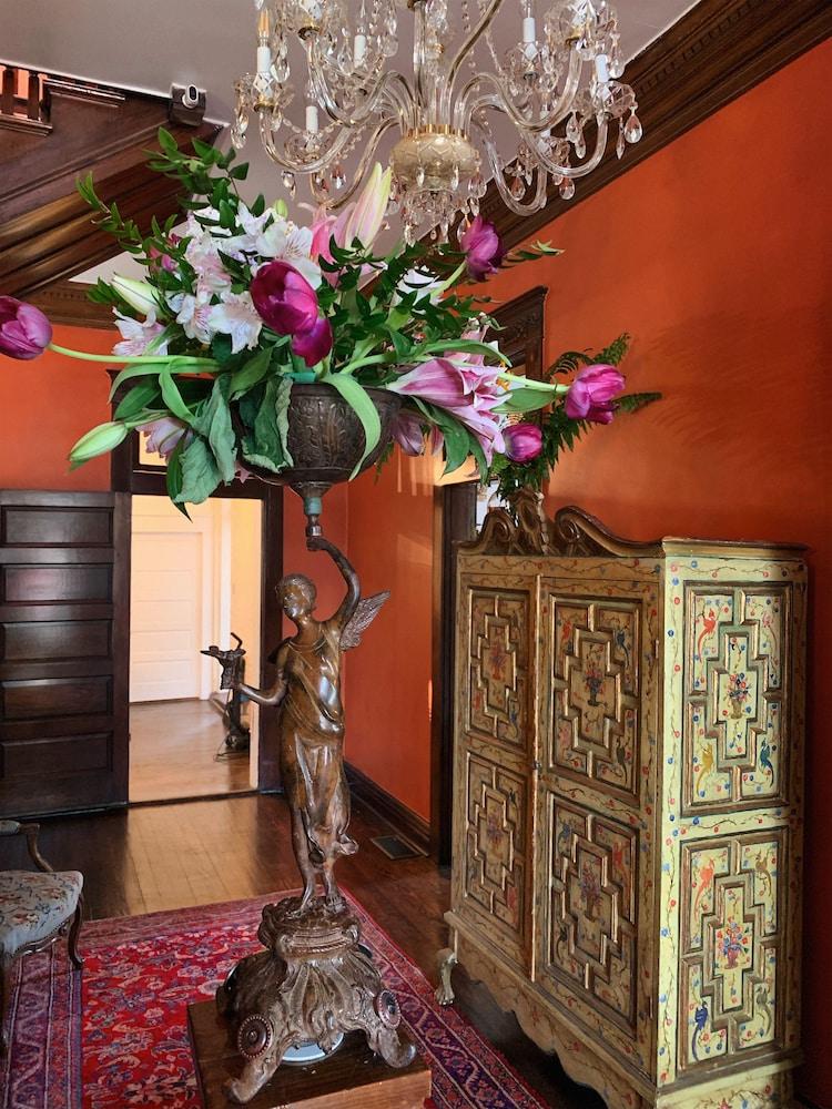 Laredo Mansion photo 2