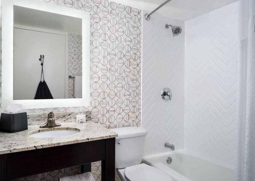 Holiday Inn Hotel & Suites Boston - Peabody by IHG photo 30