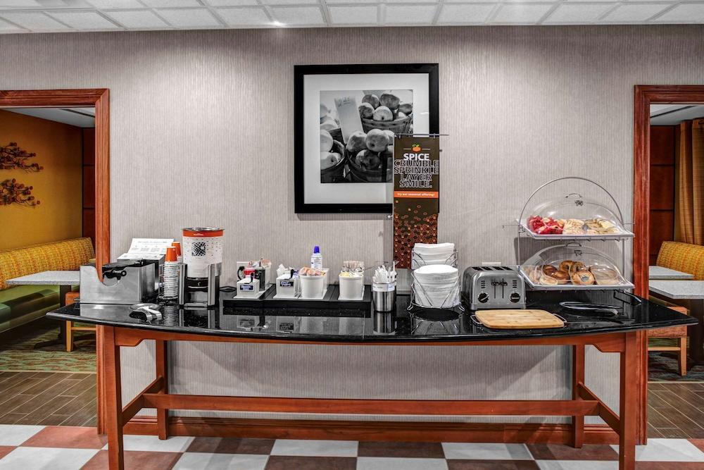 Hampton Inn Coldwater photo 17