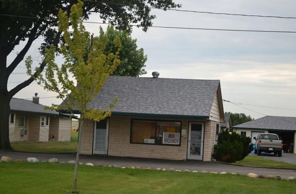 Tourest Motel photo 16