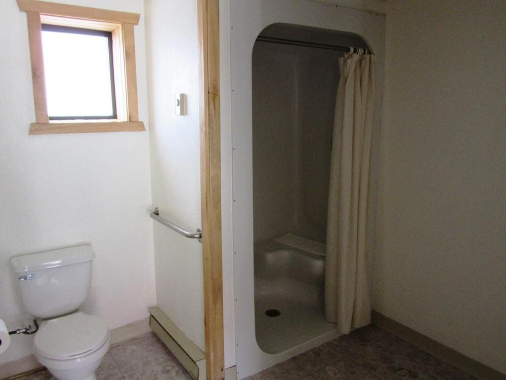 Traveler's Lodge photo 32