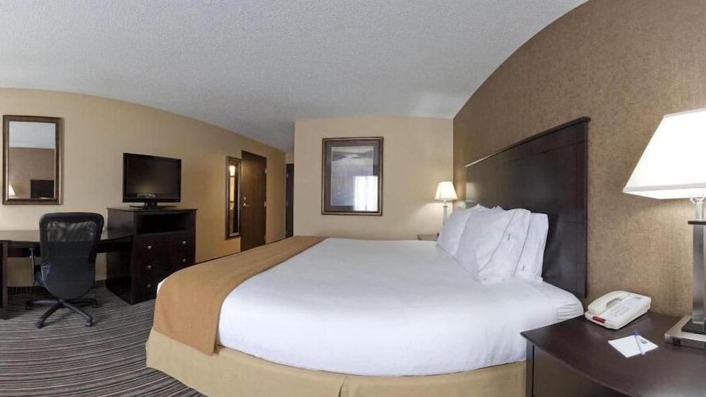 Holiday Inn Express Hotel & Suites Council Bluffs - Conv Ctr by IHG photo 11