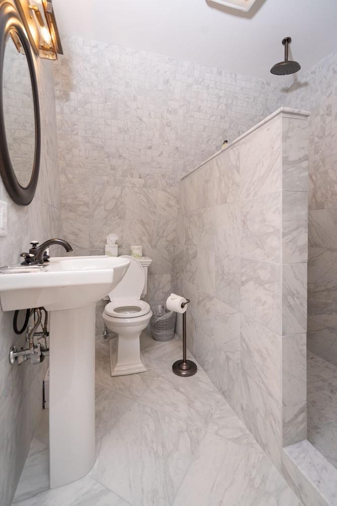 Marginal Way House Hotel photo 38