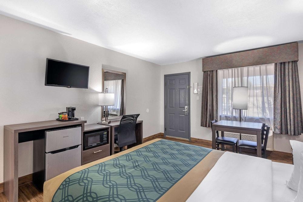 Econo Lodge Inn & Suites Socorro photo 20