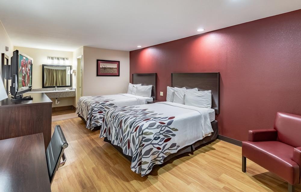 Red Roof Inn Buffalo, TX photo 22