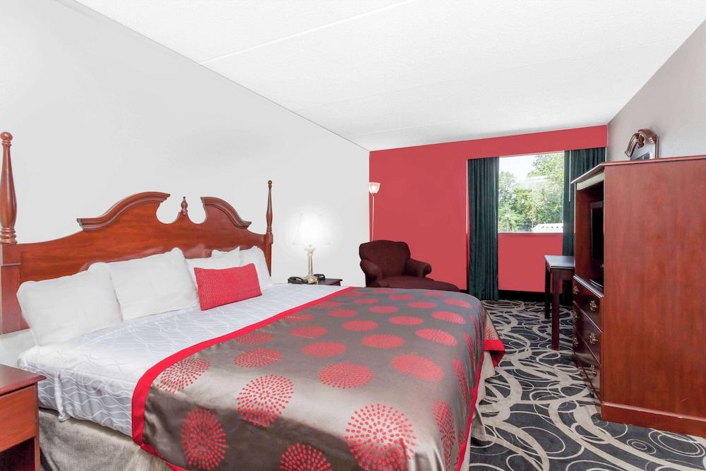 Ramada by Wyndham Henderson/Evansville photo 12