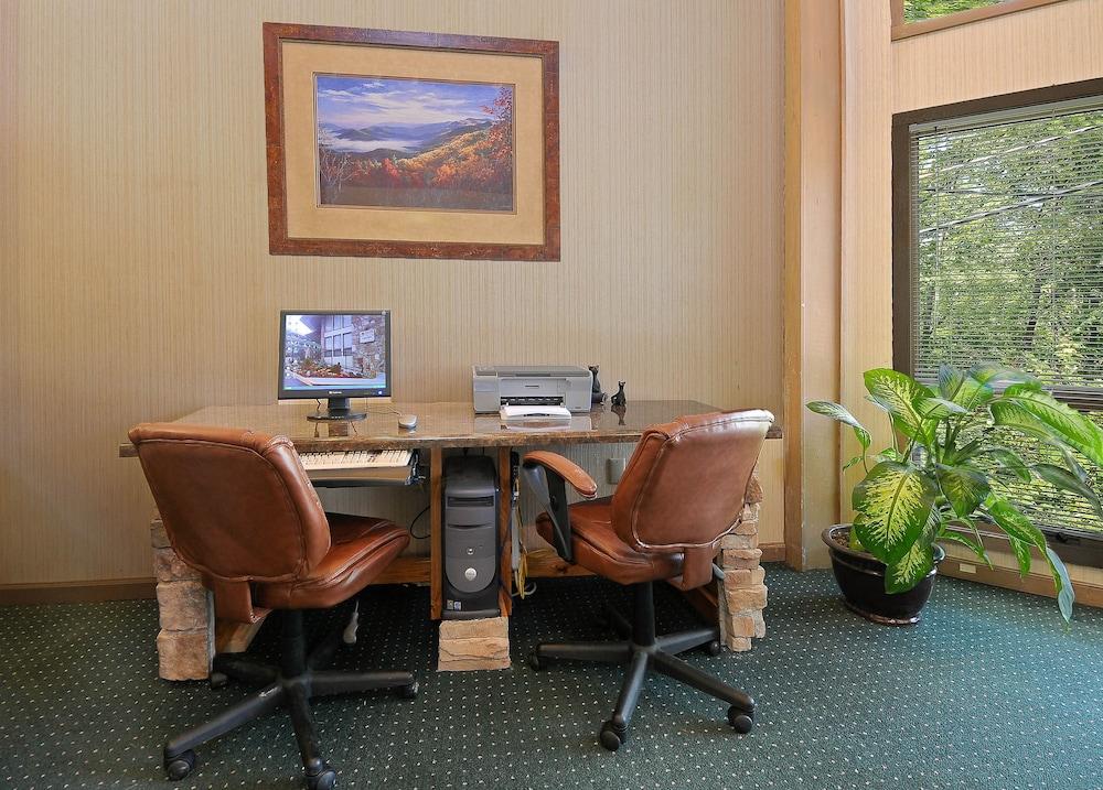 Laurel Point Resort photo 33