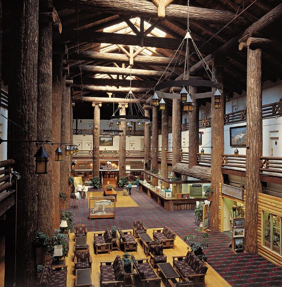 Glacier Park Lodge photo 3
