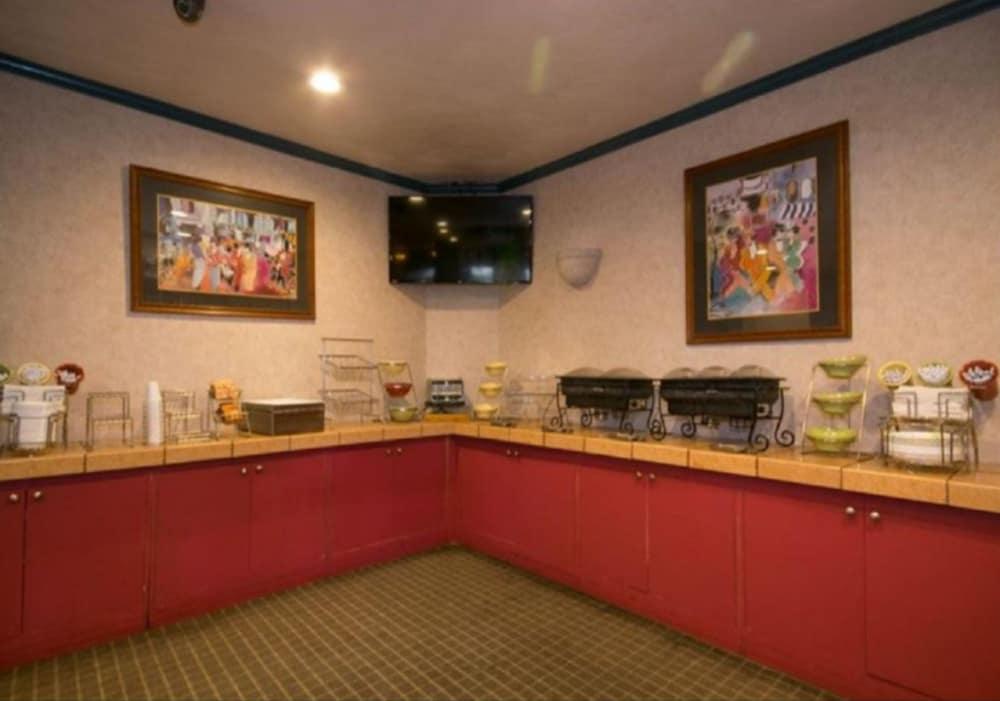 Oakland Airport Executive Hotel photo 16