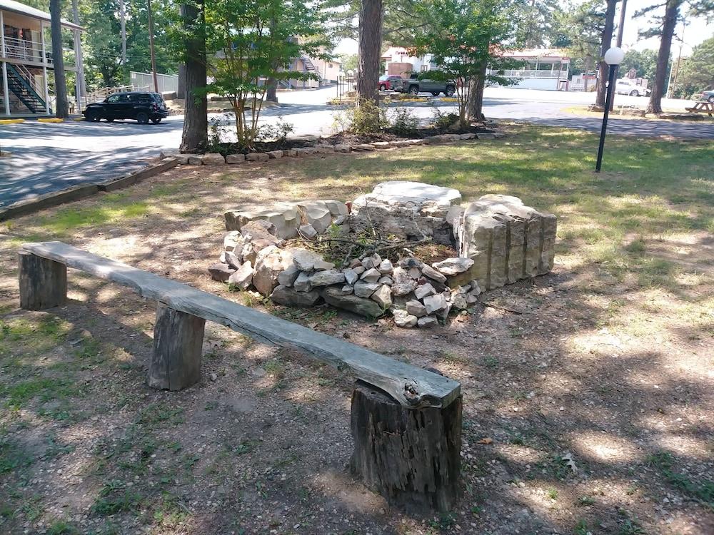 Travelers Inn photo 39