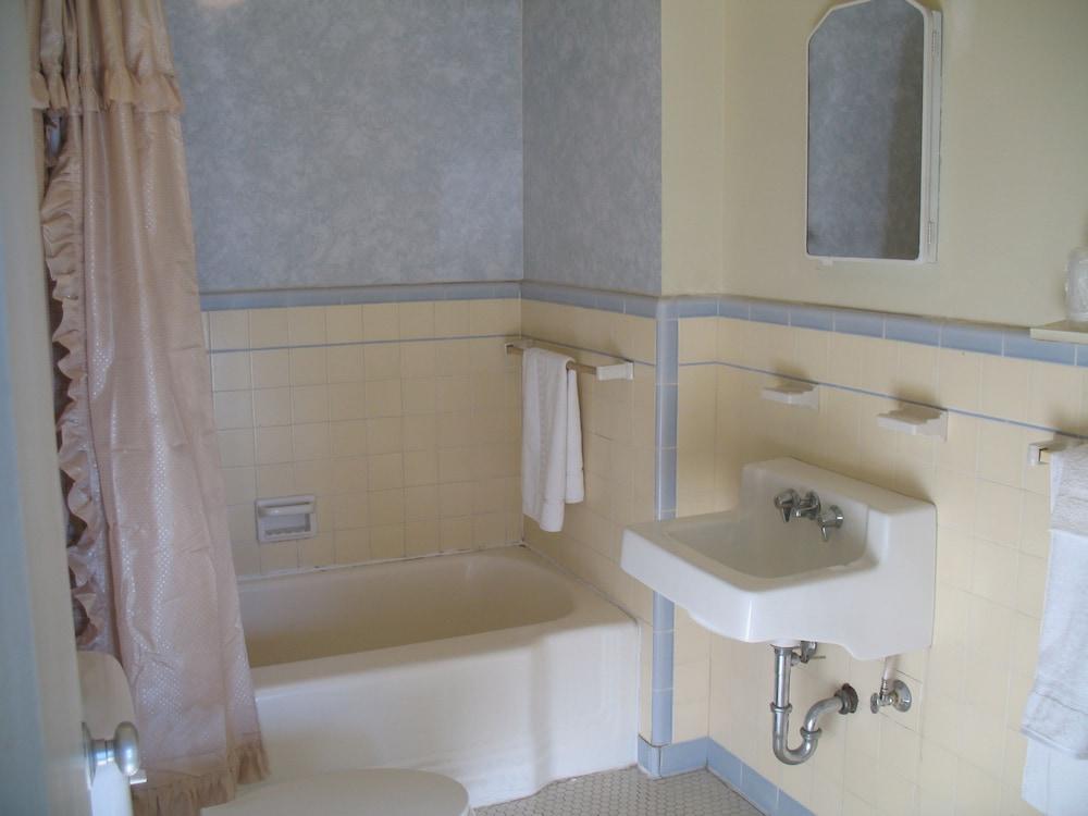 Great Basin Inn photo 11