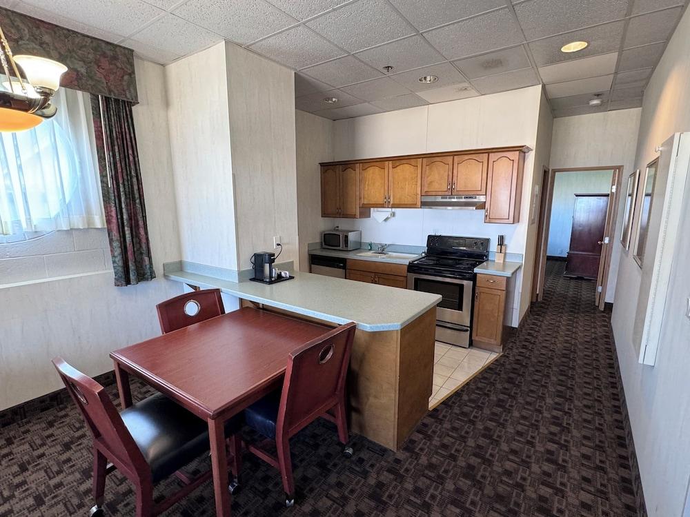 Promenade Inn & Suites Oceanfront photo 19