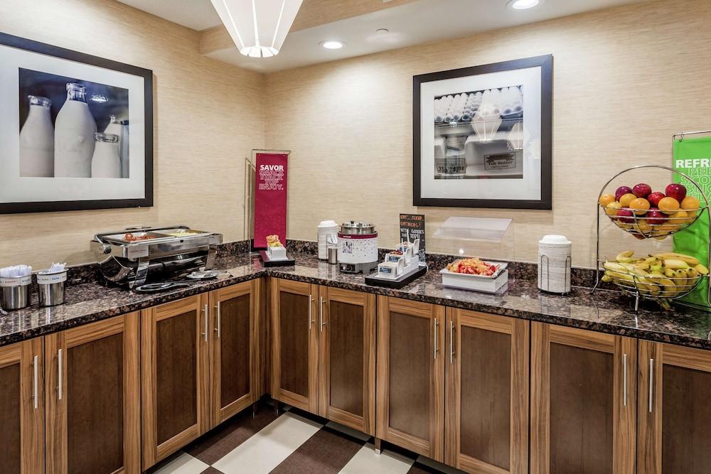 Hampton Inn Milwaukee-Airport photo 20