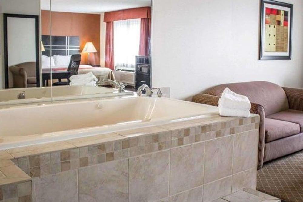 Howard Johnson by Wyndham Columbus State Fairgrounds I-71 photo 20