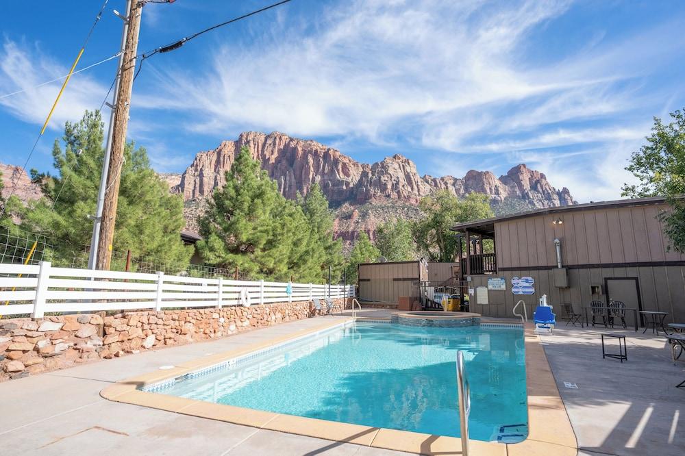 Petty Ranch Inn photo 76